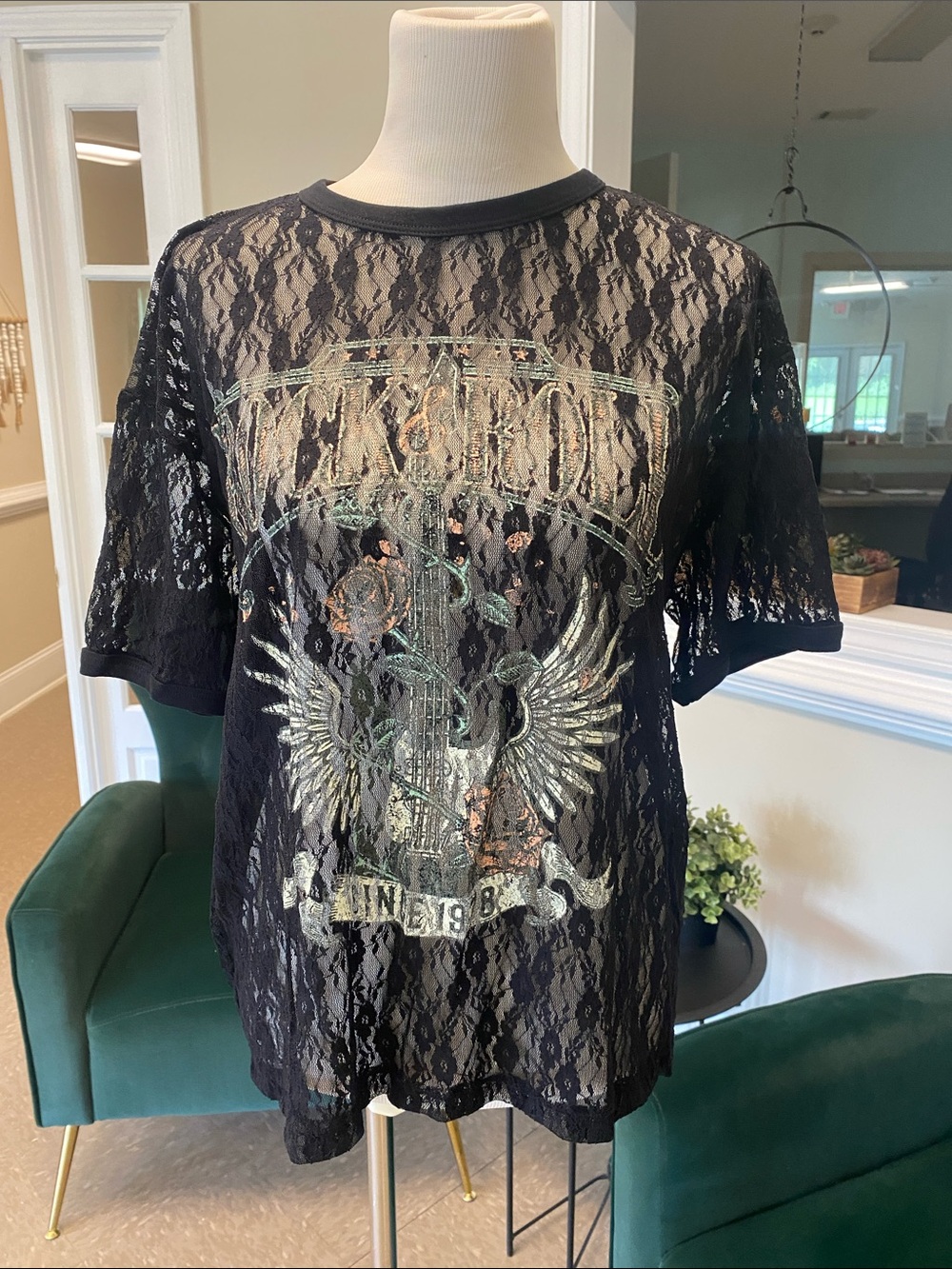 Black Lace Graphic Short Sleeve Top